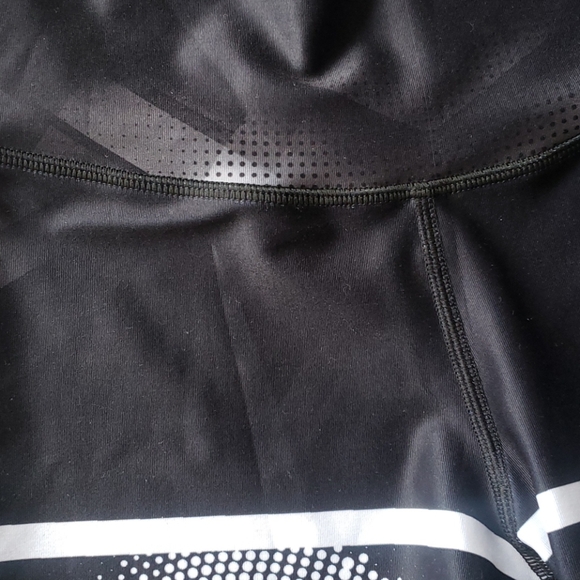 Workout shorts Size XS - Small - Picture 3 of 6